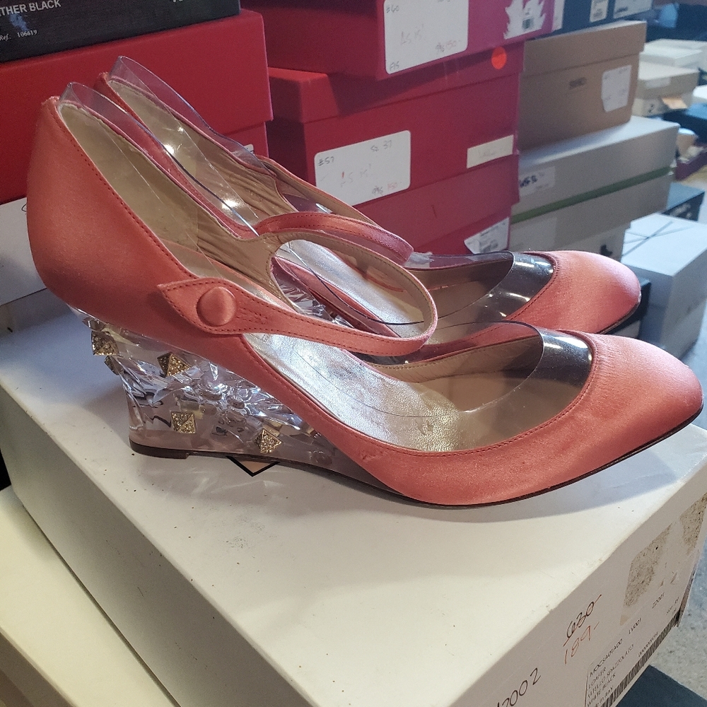 Sz 38 NIB $995 Valentino satin wedges